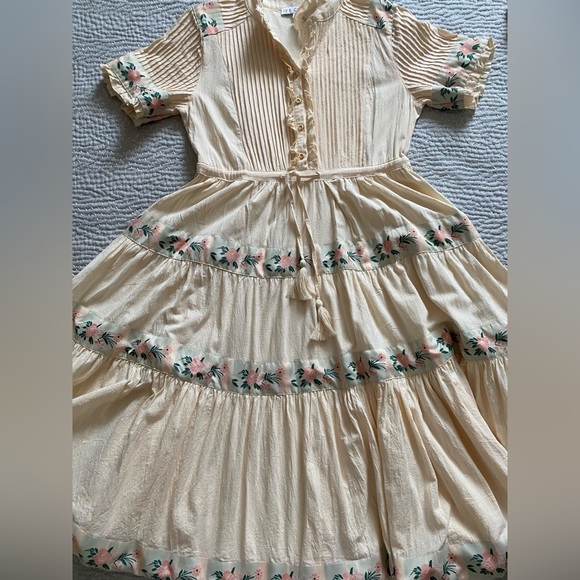 Ivy City Co Holland Capri Dress Cream Floral Ribbon Detail Tiered - Picture 12 of 12